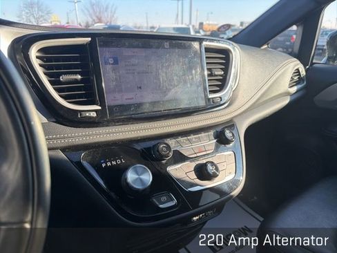 Used 2022 Chrysler Pacifica Touring-L w/ Uconnect Theater Family Group image 29