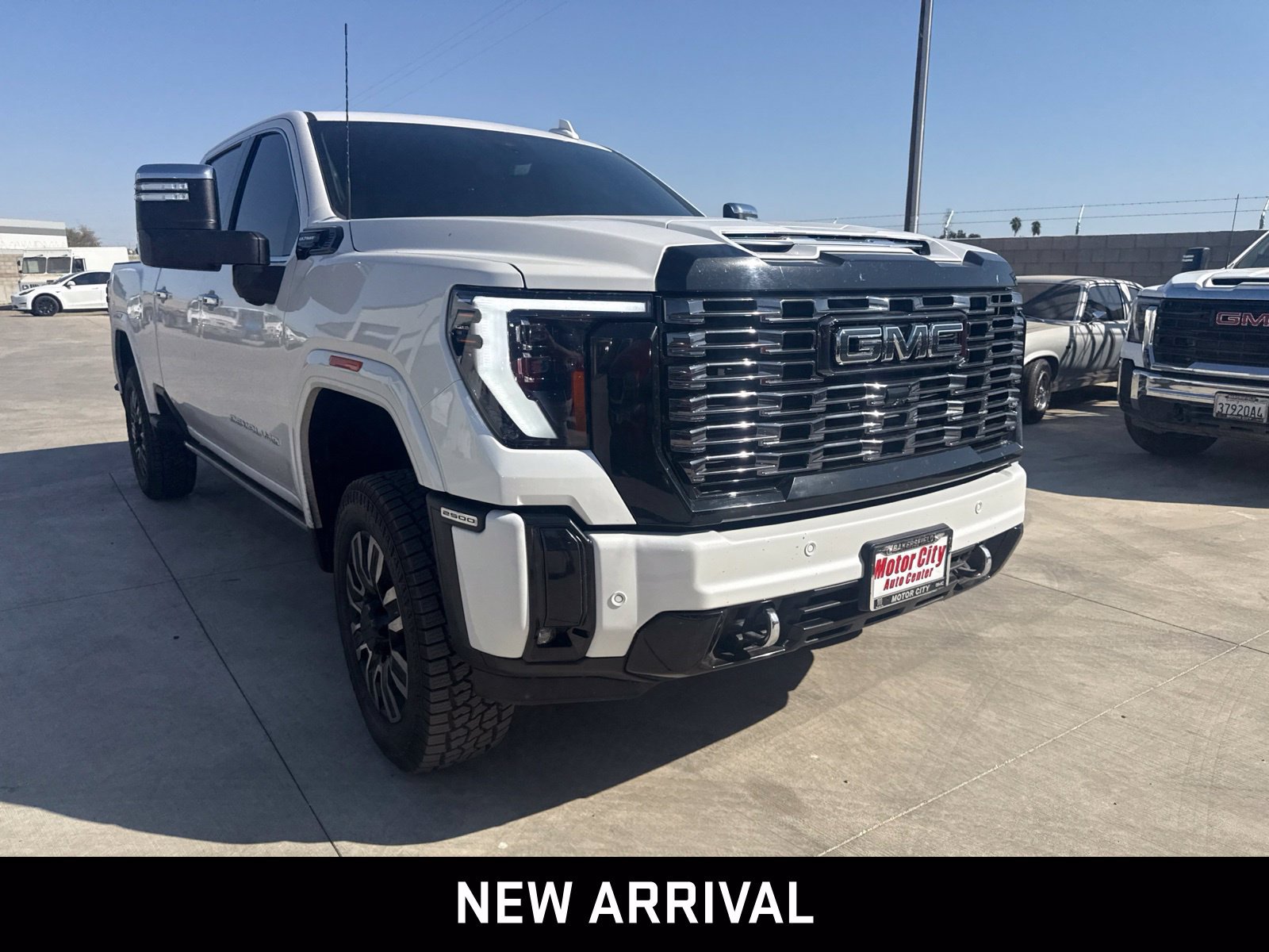 Used 2025 GMC Sierra 2500 Denali Ultimate AWD/4WD image 3