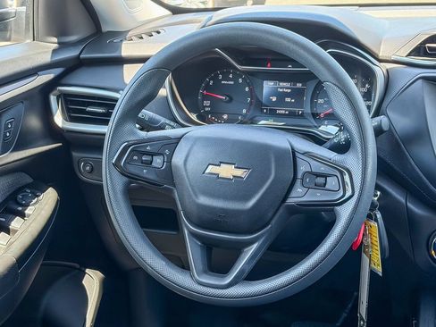 Used 2023 Chevrolet TrailBlazer LS FWD image 17