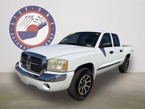 Used 2005 Dodge Dakota Laramie AWD/4WD image 2