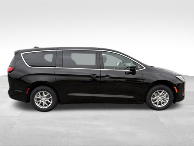 New 2027 Chrysler Pacifica Select FWD image 20
