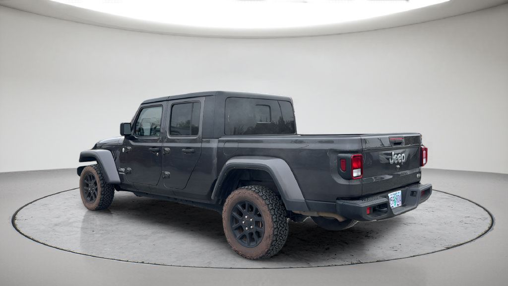 Used 2023 Jeep Gladiator Overland AWD/4WD image 9