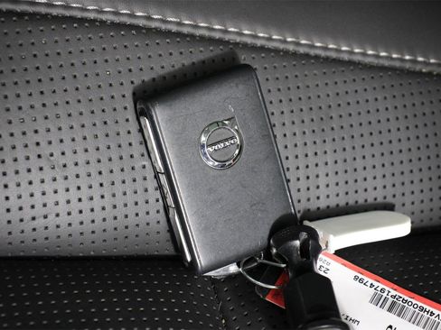 Certified 2023 Volvo XC90 T8 Ultimate w/ Lounge Package image 33