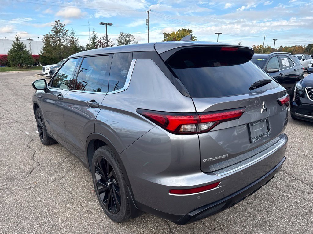 Used 2023 Mitsubishi Outlander SE Black Edition AWD/4WD image 7
