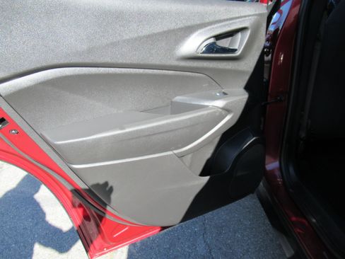 Used 2025 Chevrolet Trax RS w/ Driver Confidence Package FWD image 13
