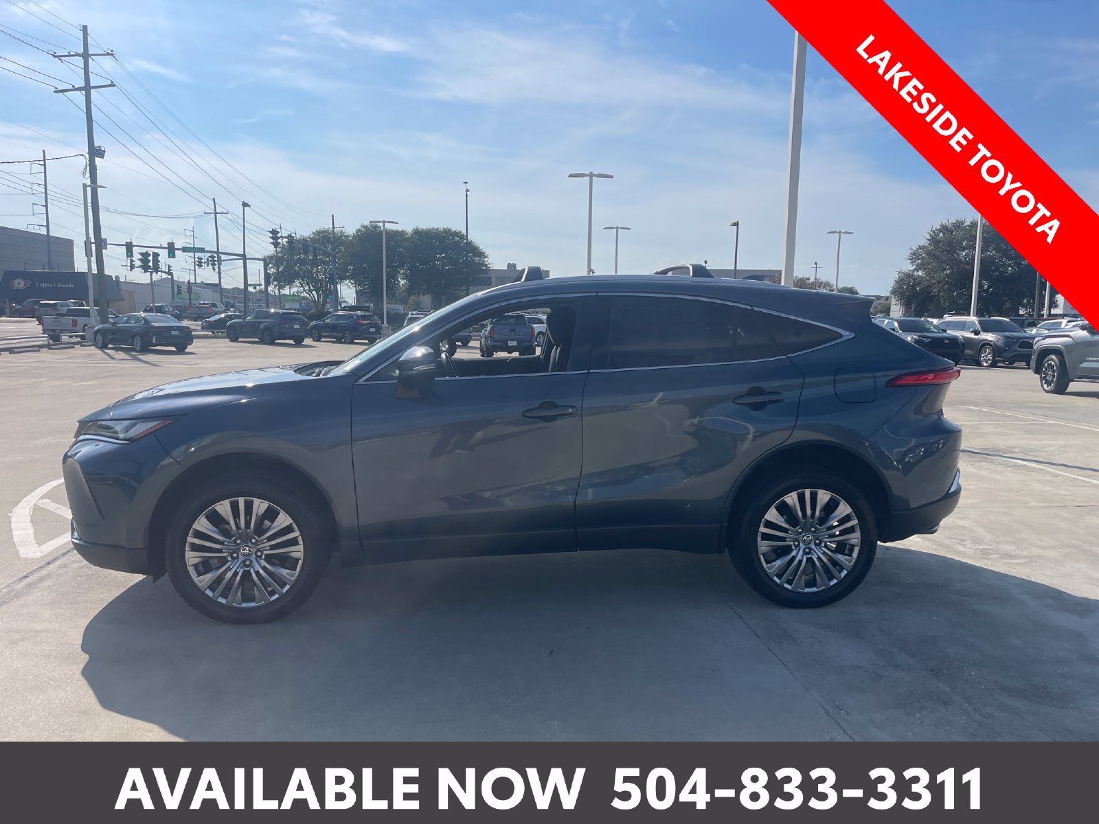 Used 2022 Toyota Venza XLE AWD/4WD image 2