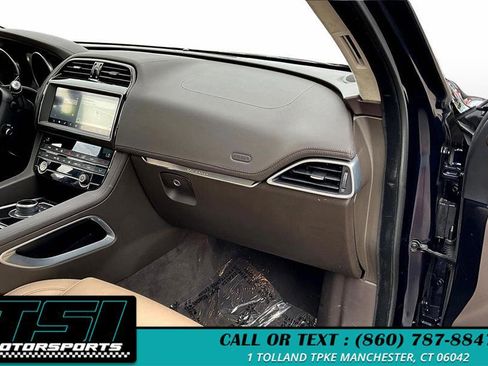 Used 2020 Jaguar F-PACE Prestige image 17