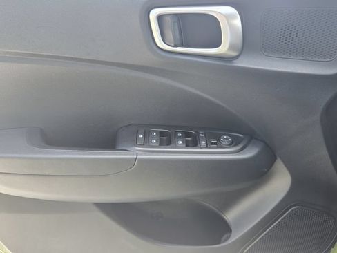 Used 2024 Hyundai Venue SEL FWD image 29