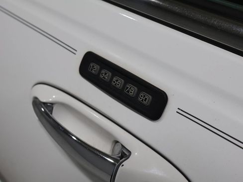 Used 2006 Lincoln Town Car Signature RWD image 9