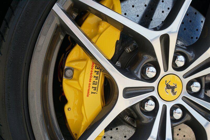 Used 2017 Ferrari California T RWD image 34