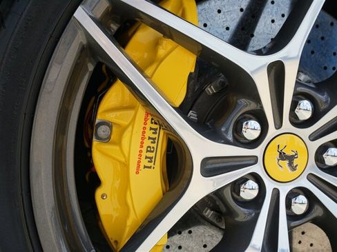 Used 2017 Ferrari California T RWD image 34