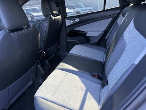 Used 2024 Volkswagen ID.4 Pro image 10