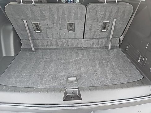 Used 2023 Chevrolet Traverse LT w/ Rear Camera Mirror Package image 23