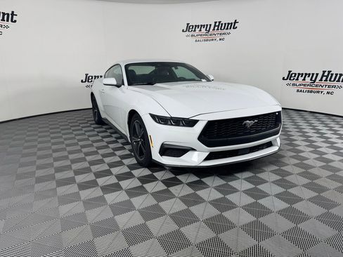 Used 2025 Ford Mustang Premium image 7