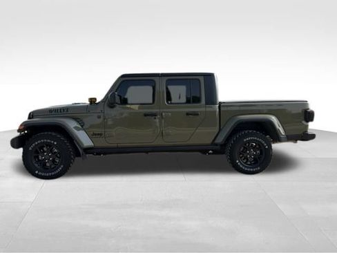 Used 2025 Jeep Gladiator Sport AWD/4WD image 6