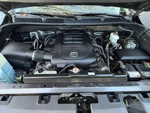 Used 2018 Toyota Tundra SR5 image 36