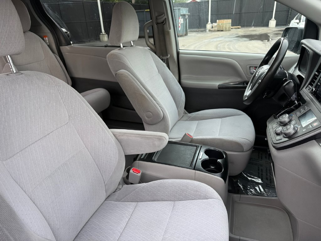 Certified 2020 Toyota Sienna LE FWD image 18