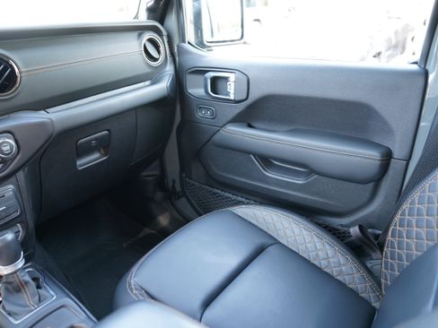 Used 2023 Jeep Gladiator Overland AWD/4WD image 12