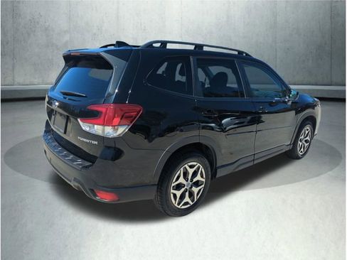 Used 2023 Subaru Forester Premium AWD/4WD image 6