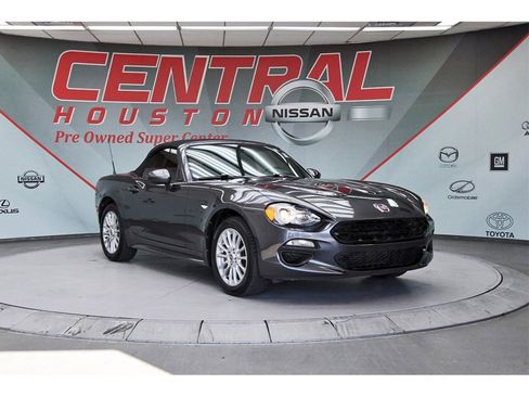 Used 2018 FIAT 124 Spider Classica image 1