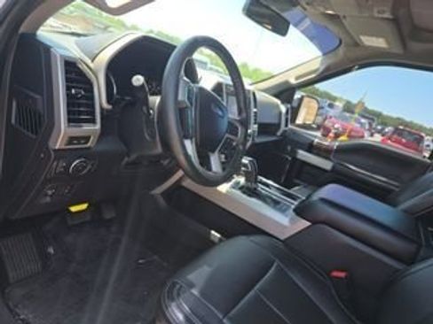 Used 2018 Ford F150 Lariat w/ Equipment Group 502A Luxury AWD/4WD image 5