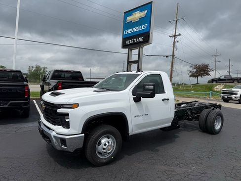 New 2026 Chevrolet Silverado 3500 W/T AWD/4WD image 1