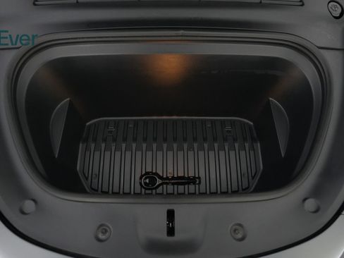 Used 2025 Tesla Model Y Long Range RWD image 25