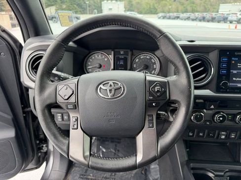 Used 2018 Toyota Tacoma TRD Sport w/ Technology Package image 17