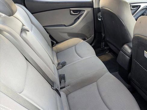 Used 2016 Hyundai Elantra SE image 17