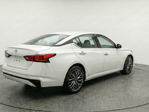 Used 2025 Nissan Altima 2.5 SV FWD image 9