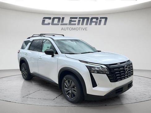 New 2026 Nissan Pathfinder SV image 3