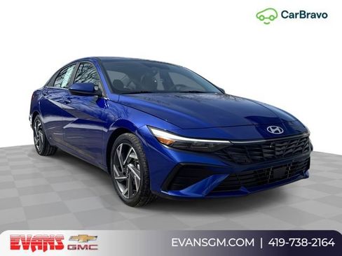 Used 2025 Hyundai Elantra SEL image 1