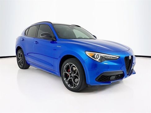 Used 2023 Alfa Romeo Stelvio Veloce image 7