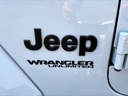 Used 2021 Jeep Wrangler Unlimited Sahara image 4