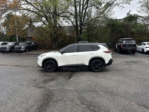 Used 2023 Nissan Rogue SV w/ SV Premium B Package image 8