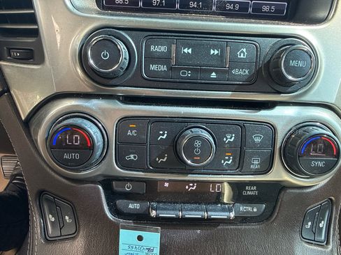 Used 2018 Chevrolet Suburban LT image 14