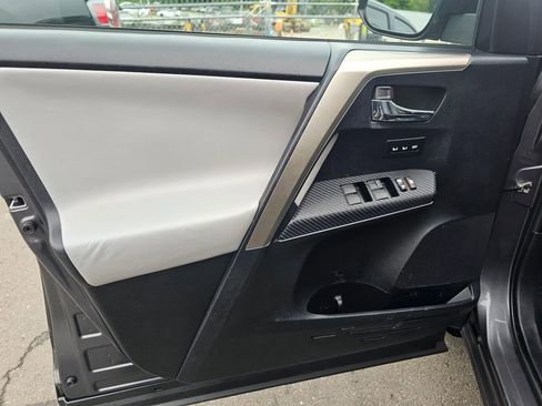 Used 2014 Toyota RAV4 Limited AWD/4WD image 22