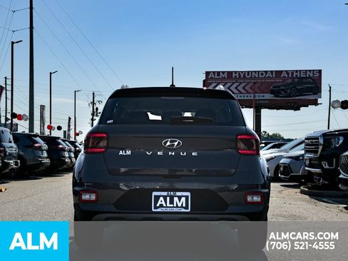 Certified 2024 Hyundai Venue Limited FWD image 5