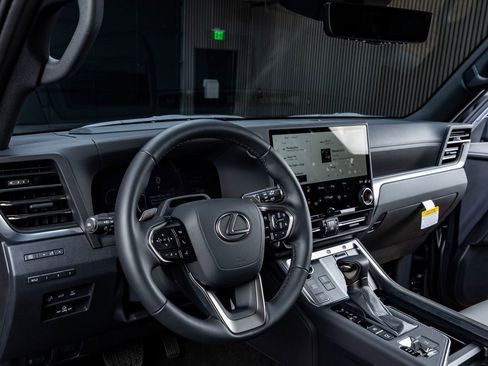 Used 2025 Lexus GX 550 image 17