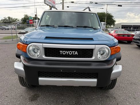 Used 2013 Toyota FJ Cruiser 4WD w/ Upgrade Pkg image 2