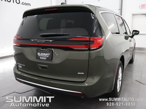 New 2027 Chrysler Pacifica Select AWD/4WD image 5