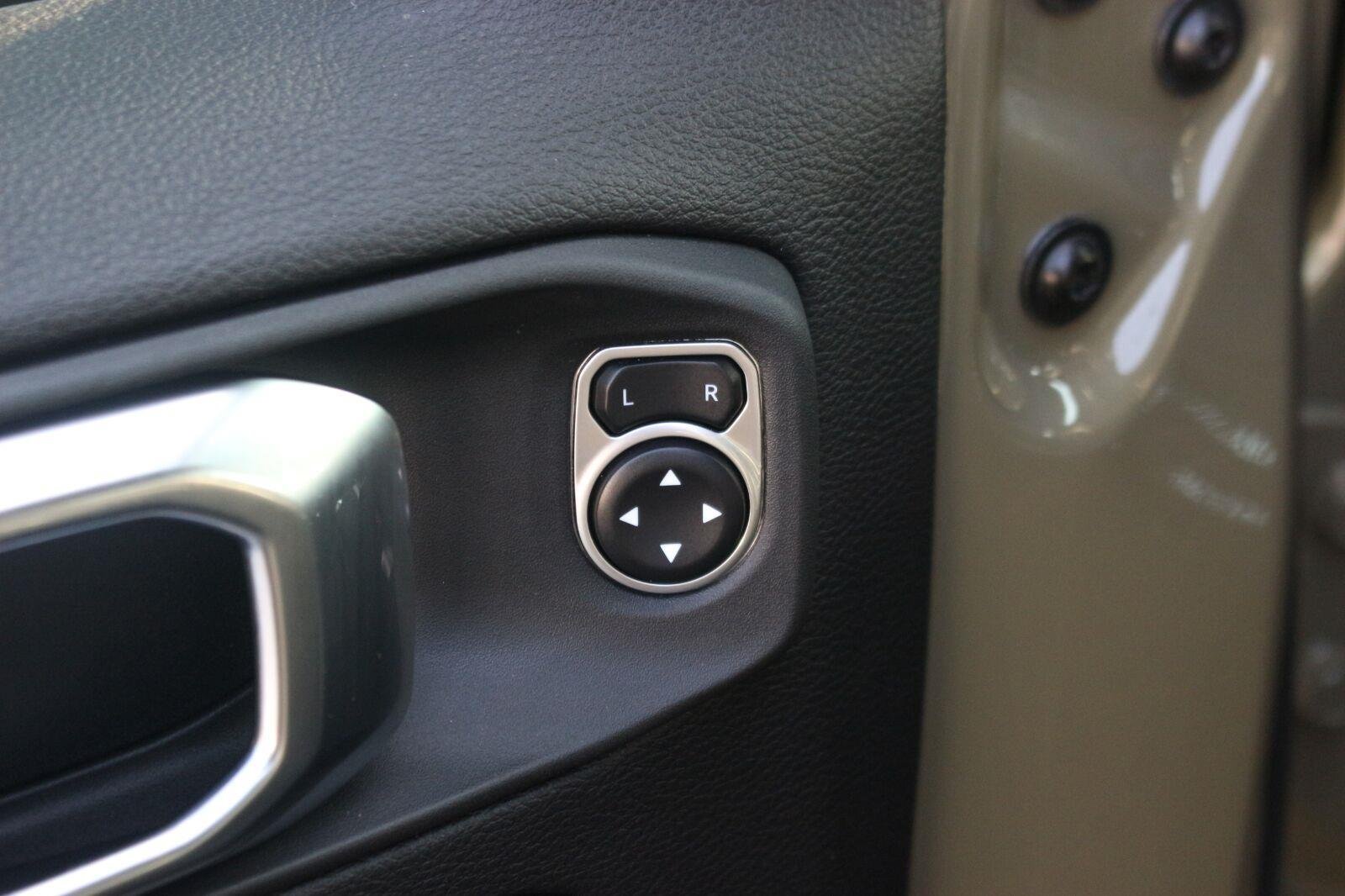 Used 2025 Jeep Gladiator Rubicon w/ Convenience Group AWD/4WD image 14