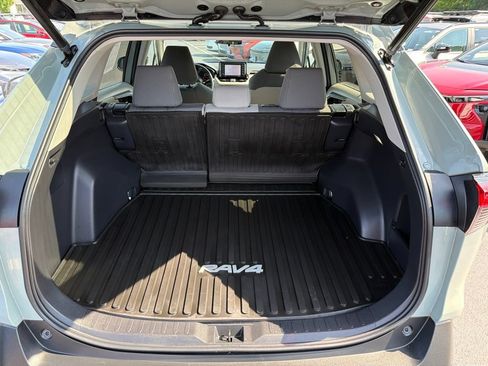 Used 2022 Toyota RAV4 XLE w/ Convenience Package AWD/4WD image 8