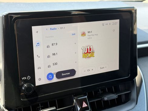 Used 2025 Toyota Corolla LE FWD image 18