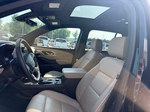 Used 2023 Chevrolet Traverse Premier AWD/4WD image 24