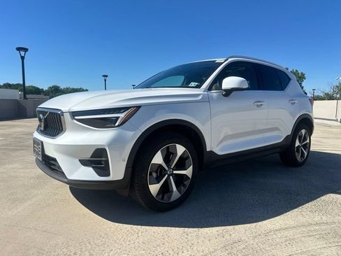 Certified 2024 Volvo XC40 B5 Plus w/ Climate Package AWD/4WD image 4