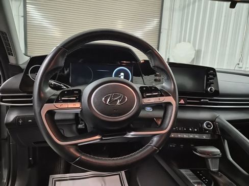 Used 2022 Hyundai Elantra SEL w/ Convenience + Premium Package image 15