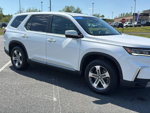 Used 2024 Honda Pilot EX-L image 2
