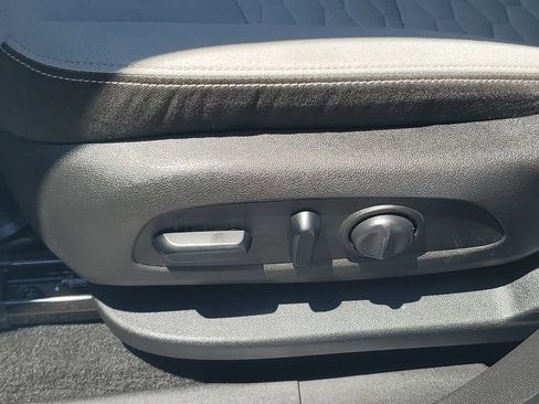Used 2020 Chevrolet Equinox LT FWD image 16