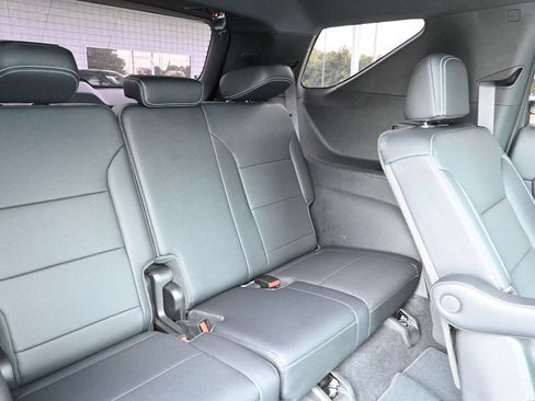 Used 2025 Chevrolet Traverse LT FWD image 39